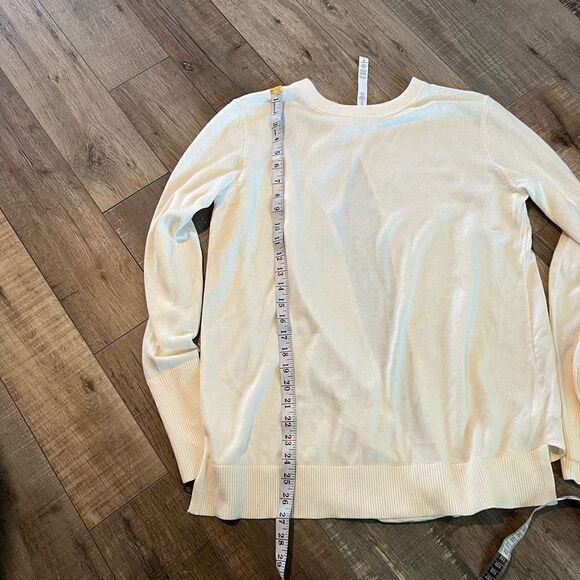 Lululemon Cashmere Cashlu At
Ease Pullover Sweater Ivory White
Back Panel size 8 - Picture 3 of 9